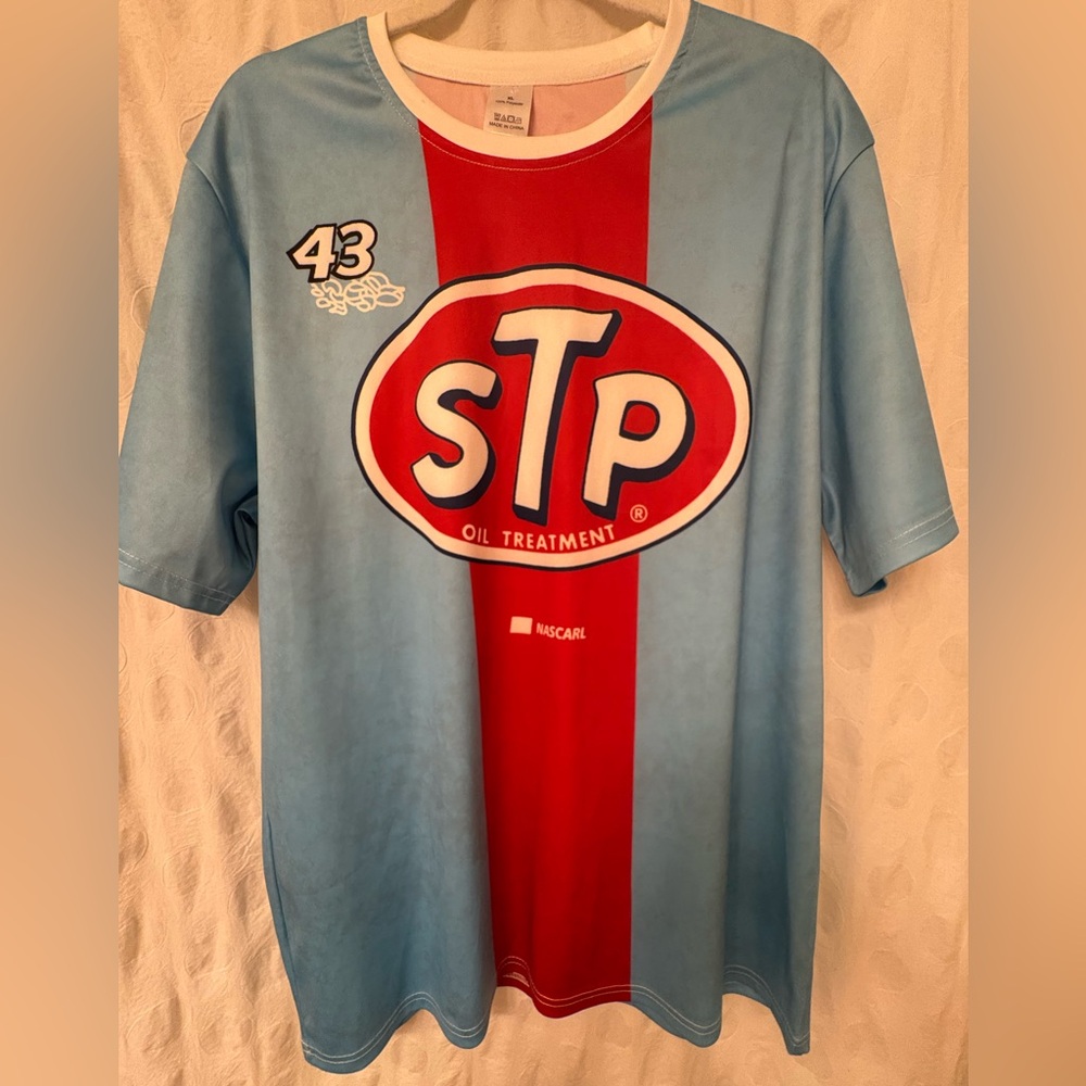 Richard Petty number #43 NASCAR shirt. Size XL.
